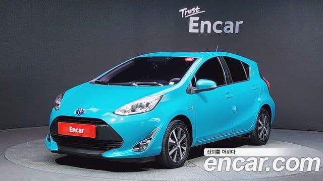 Toyota Prius C 2018 — Şəkil 17/20