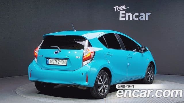Toyota Prius C 2018 — Şəkil 7/20