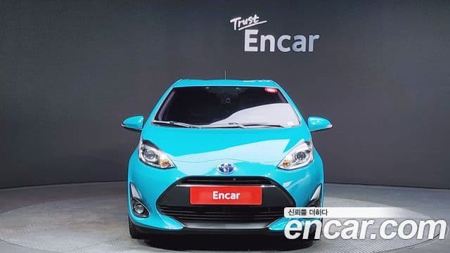 Toyota Prius C 2018 — Şəkil 14/20