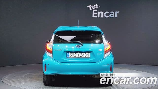Toyota Prius C 2018 — Şəkil 6/20