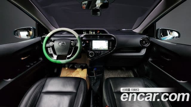 Toyota Prius C 2018 — Şəkil 11/20