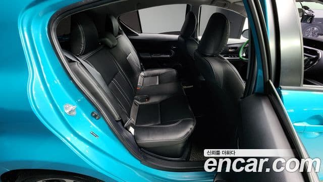 Toyota Prius C 2018 — Şəkil 12/20