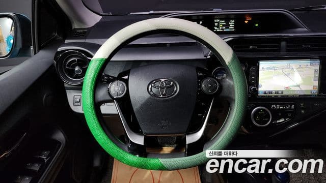 Toyota Prius C 2018 — Şəkil 18/20