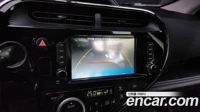 Toyota Prius C 2018 — Şəkil 19/20