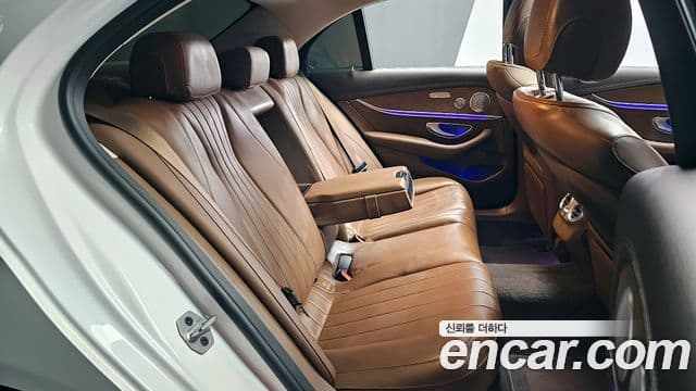 Mercedes-Benz E-Class 2020 — ფოტო 12/20