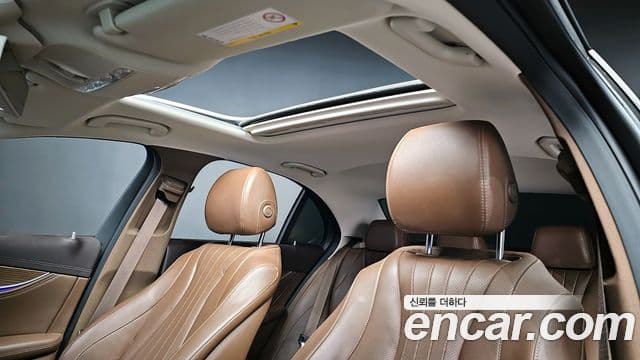 Mercedes-Benz E-Class 2020 — ფოტო 19/20