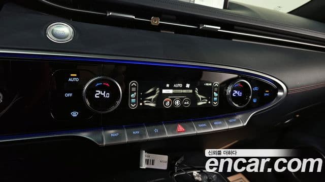 Genesis GV70 2023 — ფოტო 17/20