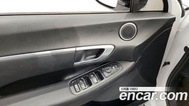 Hyundai Sonata 2020 — ფოტო 18/20