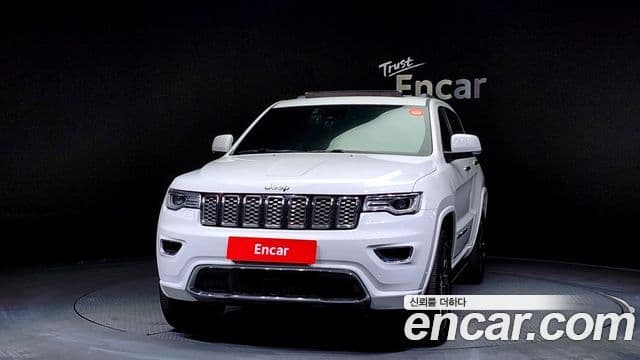 Jeep Grand Cherokee 2018 — ფოტო 3/20
