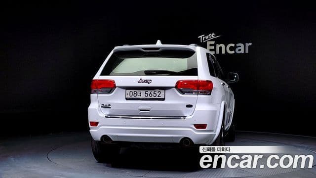 Jeep Grand Cherokee 2018 — ფოტო 4/20