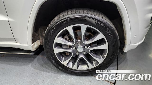 Jeep Grand Cherokee 2018 — ფოტო 5/20