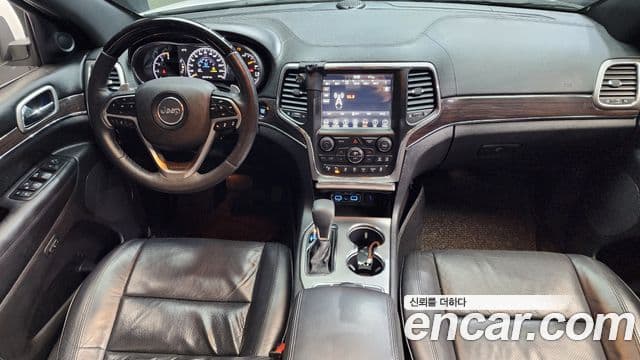Jeep Grand Cherokee 2018 — ფოტო 7/20