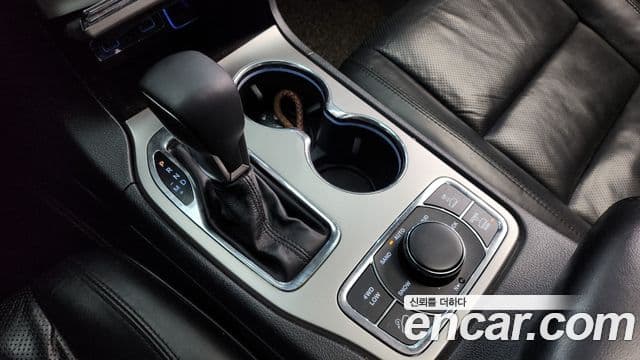 Jeep Grand Cherokee 2018 — ფოტო 9/20