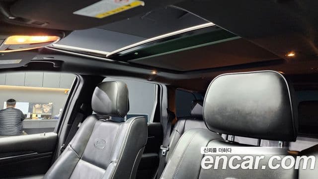 Jeep Grand Cherokee 2018 — ფოტო 18/20