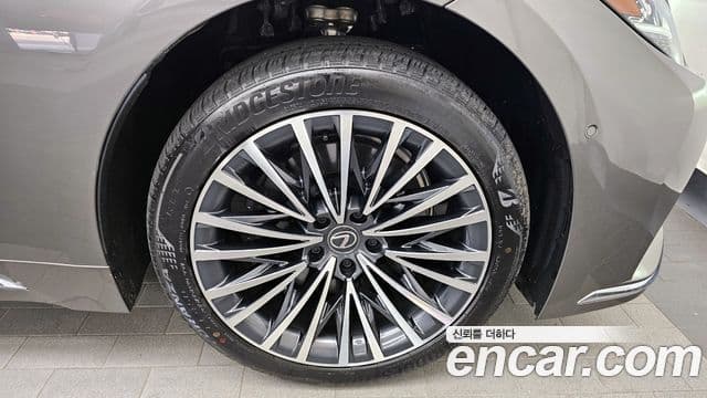 Lexus LS500h 2024 — фото 5 из 20