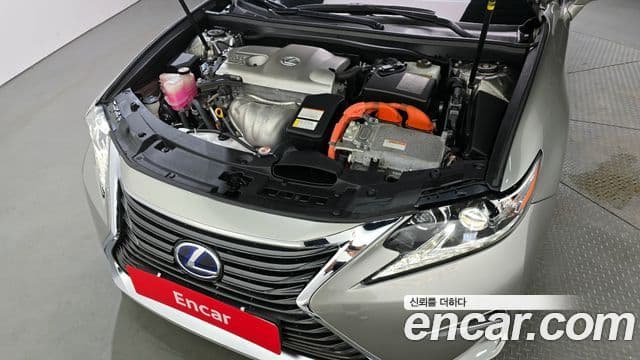 Lexus ES300h 2018 — ფოტო 13/20