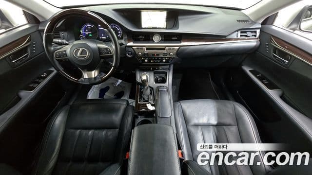 Lexus ES300h 2018 — ფოტო 10/20