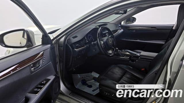 Lexus ES300h 2018 — ფოტო 2/20