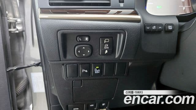 Lexus ES300h 2018 — ფოტო 18/20