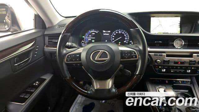 Lexus ES300h 2018 — ფოტო 12/20