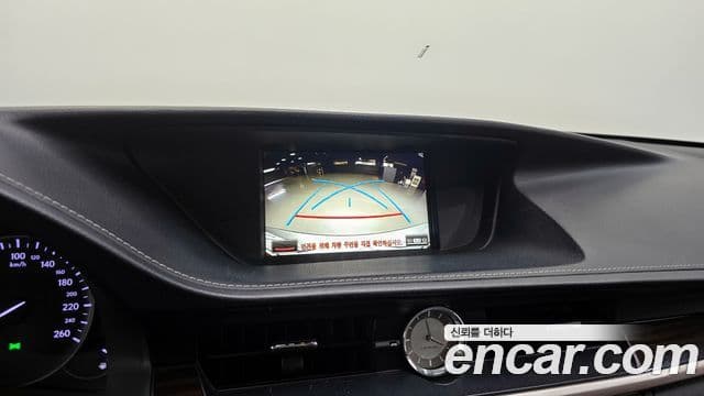 Lexus ES300h 2018 — ფოტო 4/20