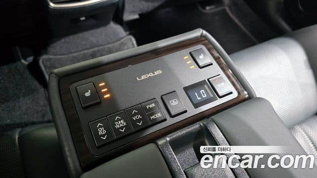 Lexus ES300h 2018 — ფოტო 8/20