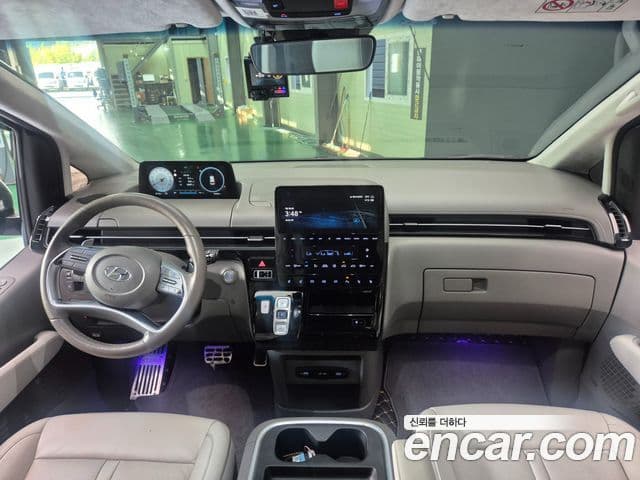 Hyundai Staria 2023 — Photo 13/19