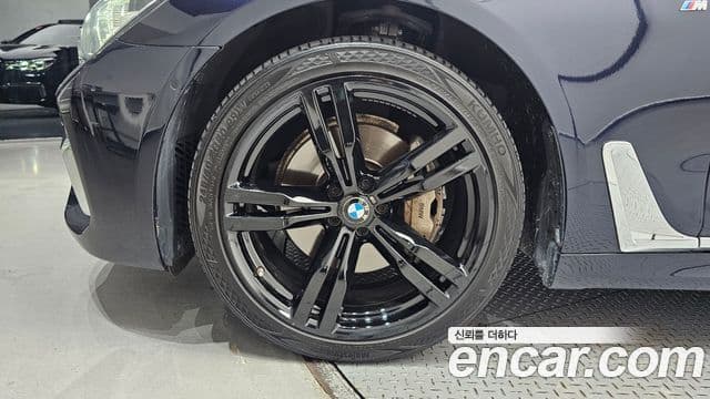BMW 7 Series 2019 — Photo 1/20