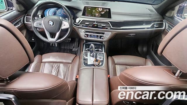 BMW 7 Series 2019 — Photo 12/20
