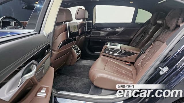 BMW 7 Series 2019 — Photo 16/20