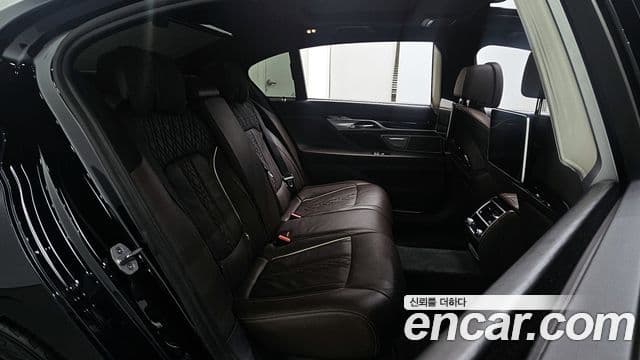 BMW 7 Series 2019 — Photo 6/20