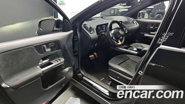 Mercedes-Benz GLA-Class 2021 — Şəkil 8/20