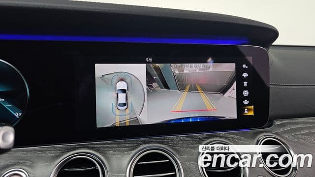 Mercedes-Benz E-Class 2020 — ფოტო 15/20