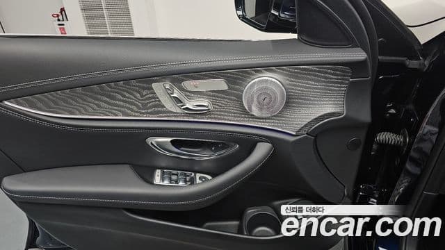 Mercedes-Benz E-Class 2020 — ფოტო 19/20