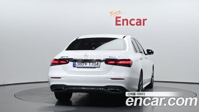 Mercedes-Benz E-Class 2020 — ფოტო 4/20