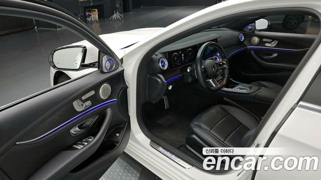 Mercedes-Benz E-Class 2020 — ფოტო 11/20