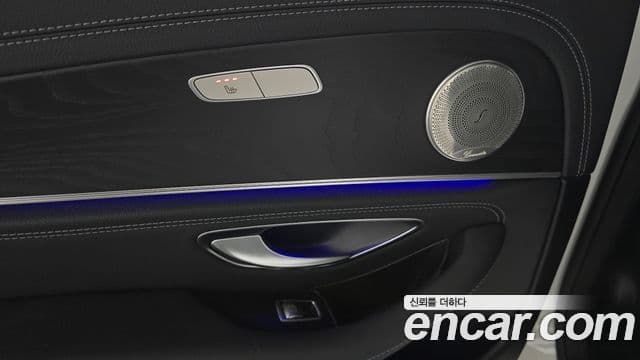 Mercedes-Benz E-Class 2020 — ფოტო 18/20