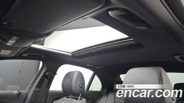 Mercedes-Benz E-Class 2020 — ფოტო 19/20