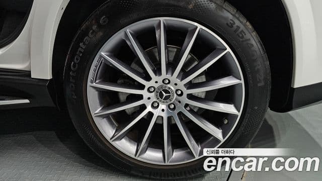 Mercedes-Benz GLE-Class 2023 — Photo 13/20