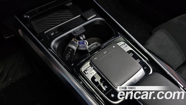 Mercedes-Benz GLB-Class 2020 — Şəkil 18/20