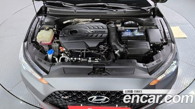 Hyundai Veloster 2021 — ფოტო 18/20