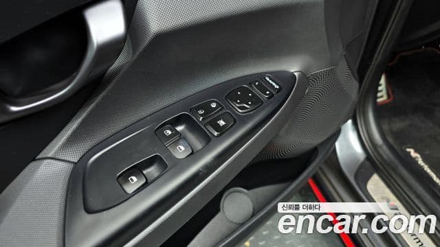 Hyundai Veloster 2021 — ფოტო 19/20