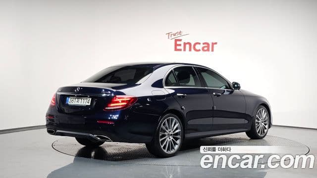 Mercedes-Benz E-Class 2018 — ფოტო 2/20