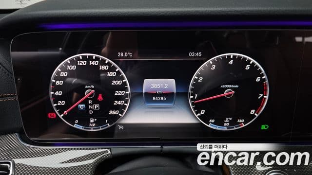 Mercedes-Benz E-Class 2018 — ფოტო 8/20
