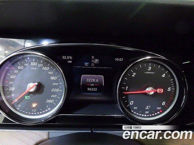 Mercedes-Benz E-Class 2019 — Şəkil 13/20