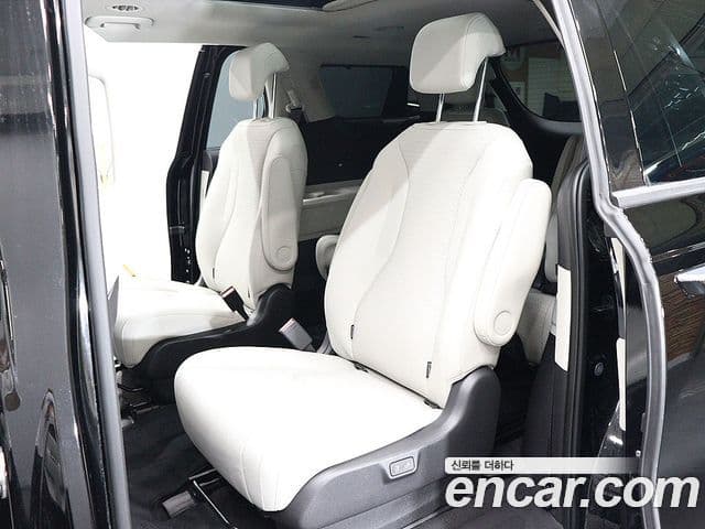 Kia Carnival 2023 — Şəkil 16/20