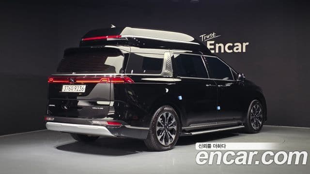 Kia Carnival 2023 — ფოტო 2/20