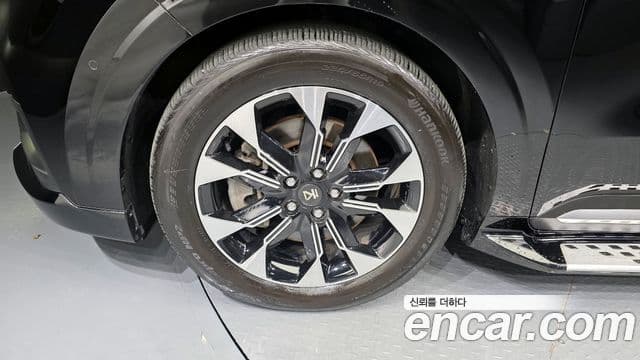 Kia Carnival 2023 — ფოტო 5/20