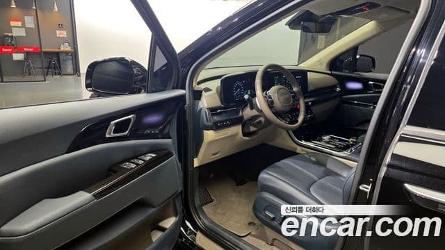 Kia Carnival 2023 — ფოტო 10/20