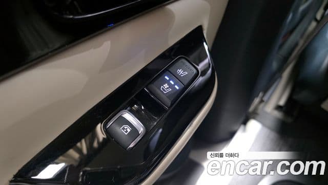 Kia Carnival 2023 — ფოტო 17/20